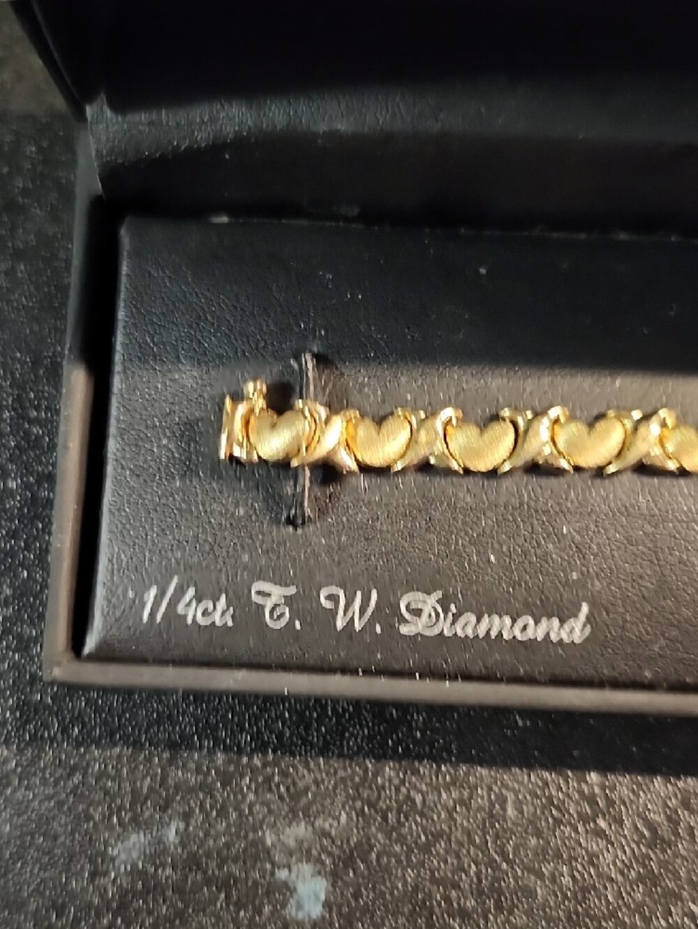 Gold Heart Link Bracelet - Elegant Women's Jewelry - Picture 4 of 5